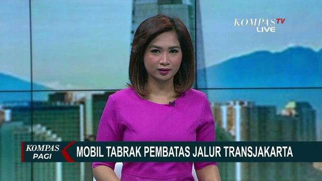 Diduga Mengantuk, Pengemudi Mobil Tabrak Pembatas Jalur Transjakarta
