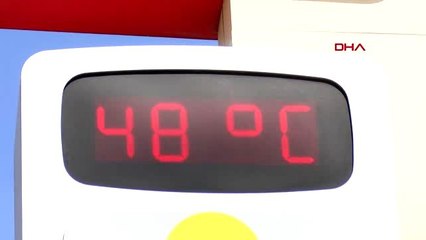 ADANA Son 75 yılın en sıcak mayısının yaşandığı Adana'da çocuklar, kanalda serinledi