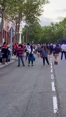 Download Video: Vallecas empieza a 'despertar' con manifestaciones contra Sánchez, pese a la violencia de la extrema izquierda