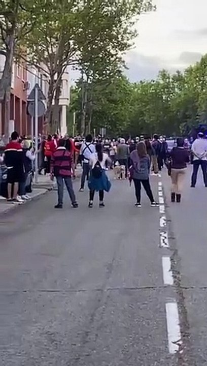Vallecas empieza a 'despertar' con manifestaciones contra Sánchez, pese a la violencia de la extrema izquierda