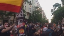 Centenares de personas protestan ante sede PSOE para pedir dimisión de Sánchez