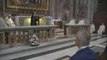 Misa del papa con fieles por el centenario del nacimiento de Juan Pablo II