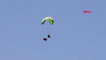 BURDUR Yamaç paraşütçüleri 19 Mayıs'ı bayraklı atlayış yaparak kutladı