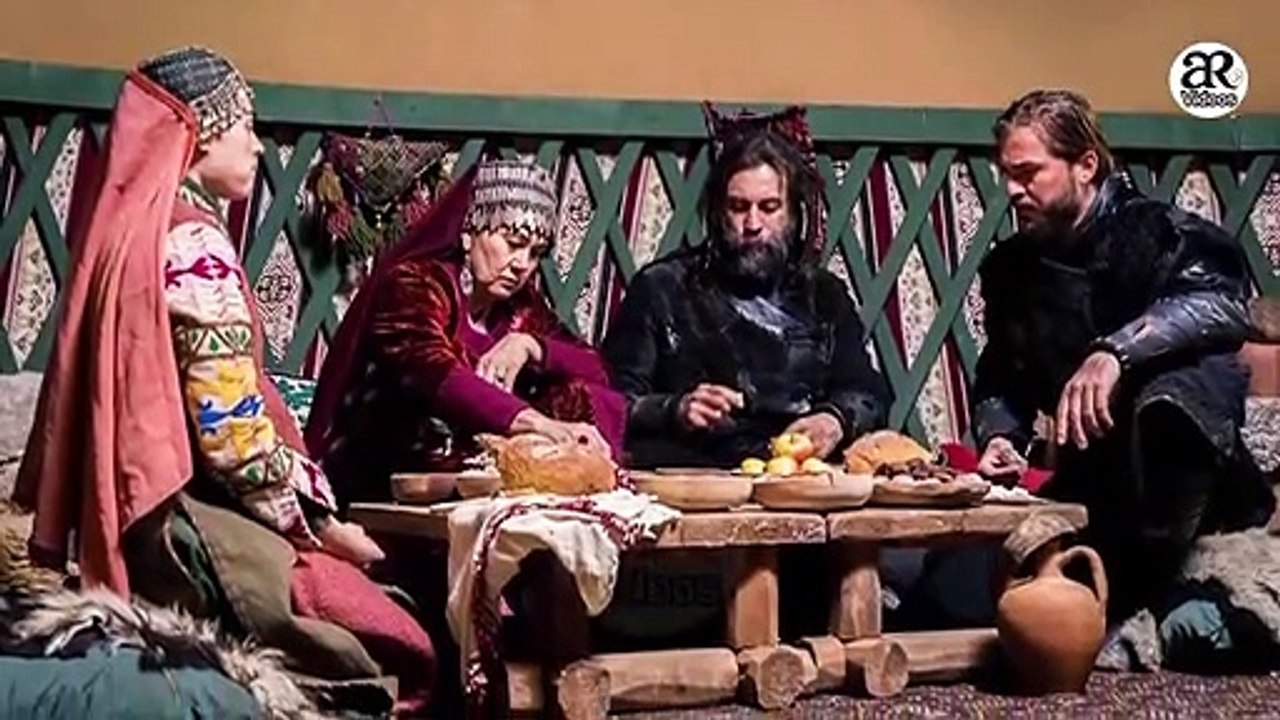 Halime Sultan (Esra Bilgic) Beautiful Reply To Priyanka Chopra |  Ertugrul Gazi Team | AR Videos