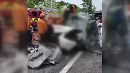 중부내륙고속도로 6중 추돌...2명 사망·10명 부상 / YTN