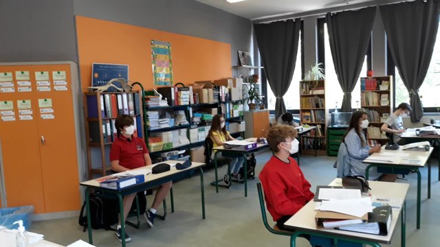 Tournai la rentrée ecole du Chateau dans une classe