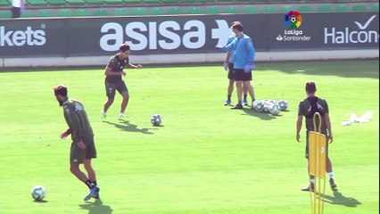 Primer entrenamiento en grupos por el coronavirus del Real Betis