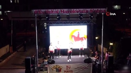 Kırklareli'de renkli görüntüler: Yüzlerce kişi aynı anda balkonda spor yaptı