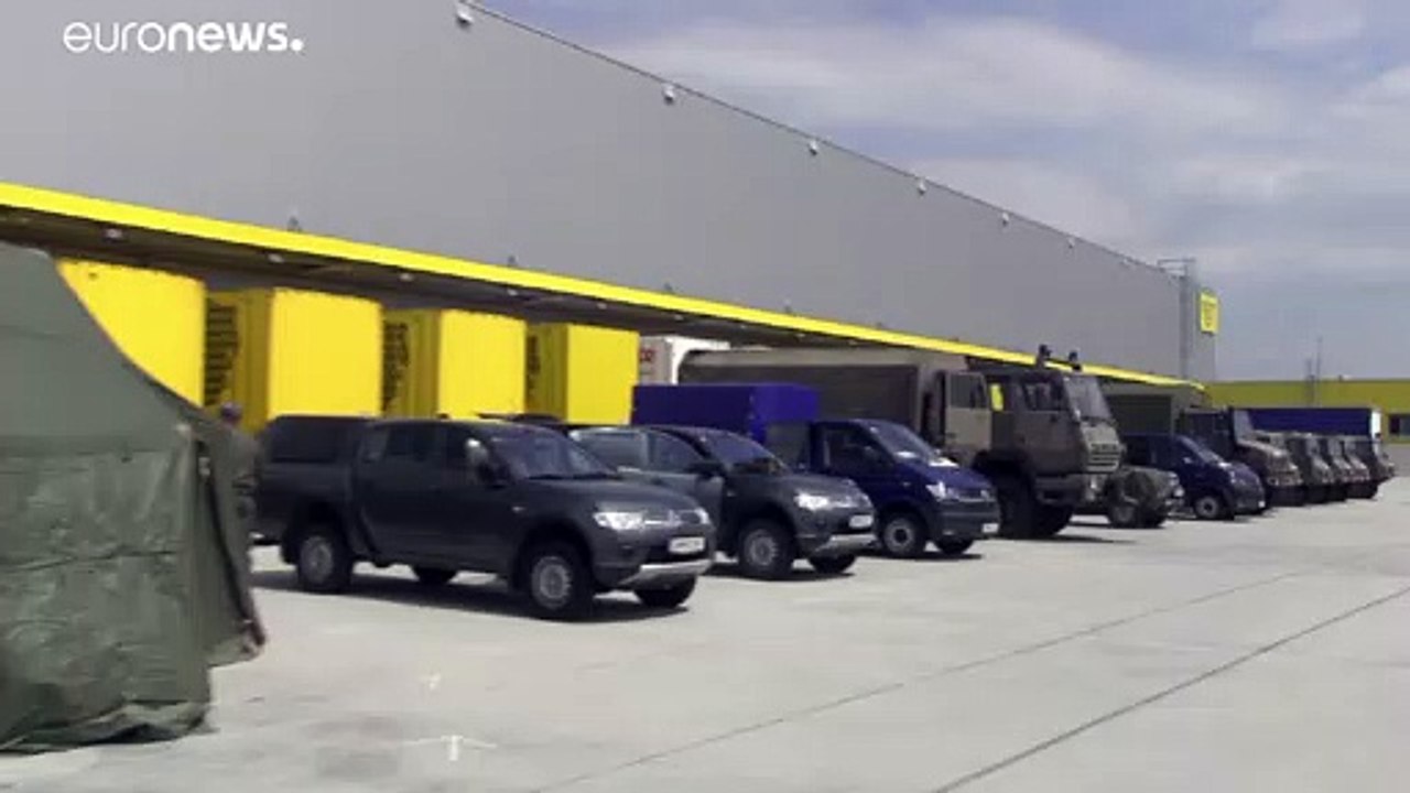 Soldaten gegen Coronavirus bei Paket-Verteiler