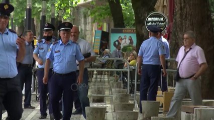 Ora News - Policia masa para proteste, 1 mijë efektivë të angazhuar për mbarëvajtjen