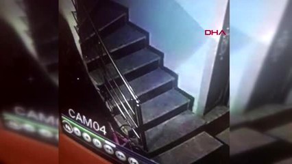 Binadan ayakkabı çalan maskeli hırsız, güvenlik kamerasına yakalandı