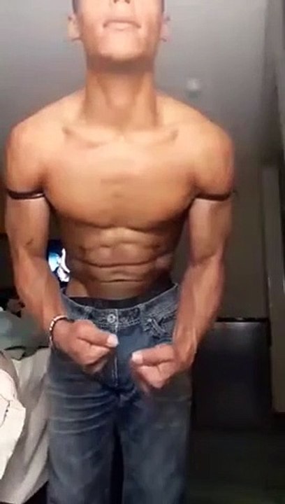 Flexing fitness athletes 03