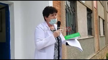 Report TV - Shpjegim i rregullave me megafon e distancim, nisin mësimin edhe maturantët e Kukësit