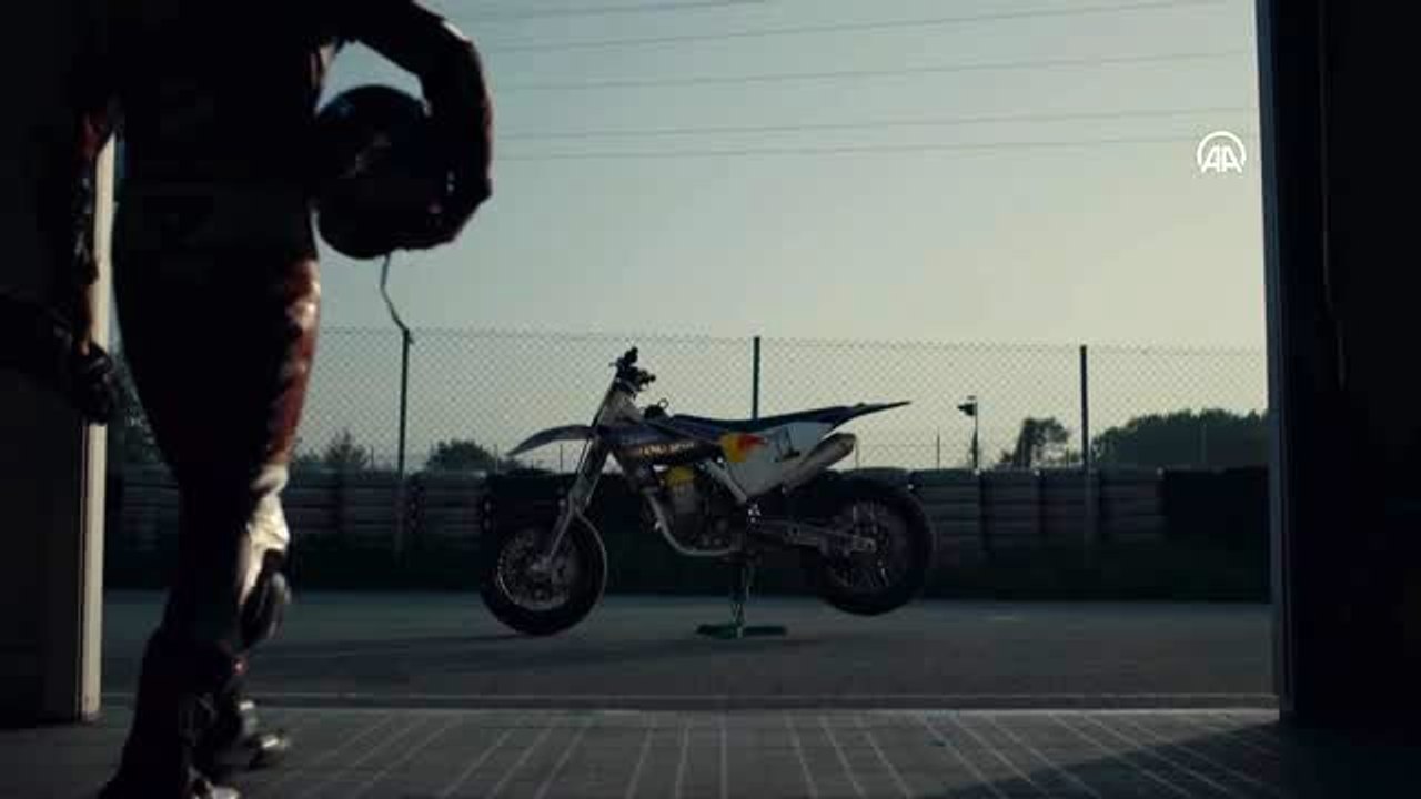 Kenan Sofuoğlu'nun hayatını anlatan "Köklere Dönüş" belgeseli tanıtıldı