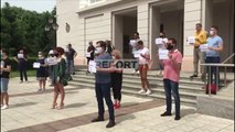 Report TV - Aktorët e Shkodrës protestë për shembjen e Teatrit Kombëtar