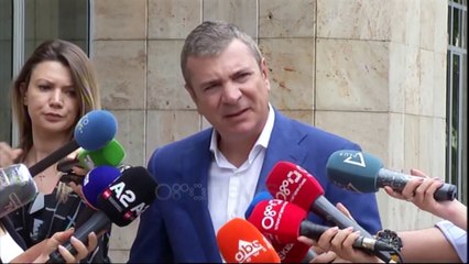 Ora News - Protesta tek Teatri, PD e LSI anulojnë takimin tek këshilli Politik