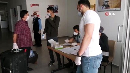 Van'da karantina süresi dolan 142 kişi, evlerine uğurlandı