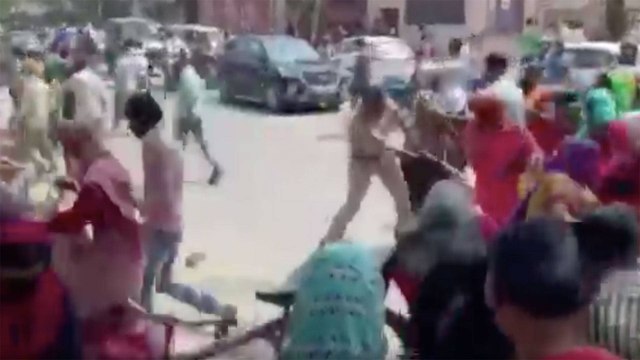 Delhi: Police lathi charges laborers in queue for ration