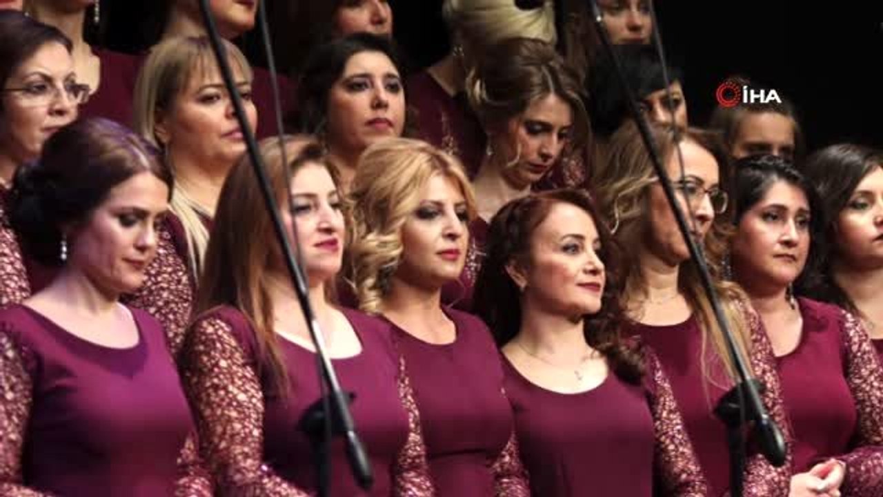 İlkadım korosu evlerden "Sarı saçlım, mavi gözlüm" eserini seslendirdi