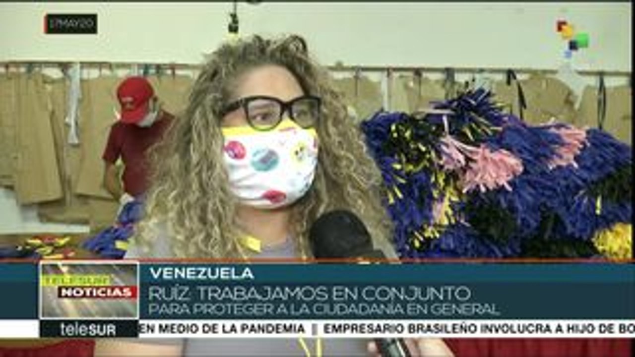 Grupos civiles venezolanos fabrican tapabocas contra la pandemia