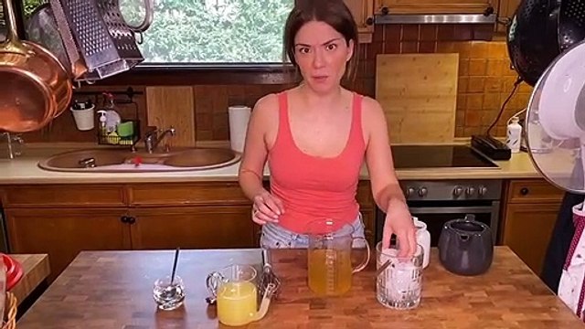 Βάσω Λασκαράκη: Βήμα βήμα η απίθανη συνταγή της για σπιτική λεμονάδα με ελάχιστα υλικά και σε χρόνο μηδέν!