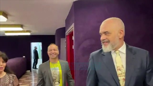 Transformohet teatri i operas - News, Lajme - Vizion Plus