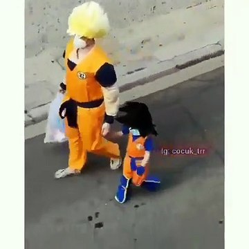 Tous les jours ce papa se déguise d’une façon différente pour emmener sa fille à l'école sa fille !