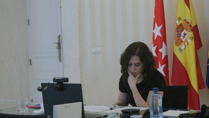 Ayuso se reúne con el Colegio Oficial de Decoradores de Madrid