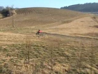 nanou et son quad en folie