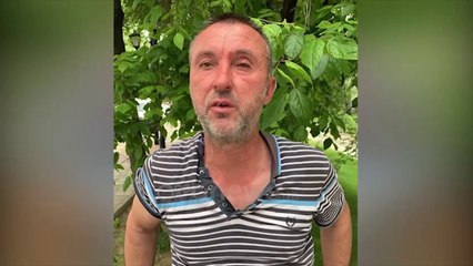 Ora News - Momenti kur 49-vjeçari hedh lëndën piroteknike në protestë, ndiqet nga policia