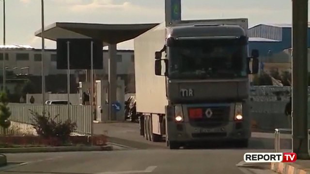 Report TV -COVID-i ‘pezulloi’ tregtinë, në prill eksportet ranë mbi 44%, importet u tkurrën me 36%!
