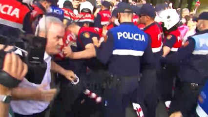 Download Video: Nisin hetimet për dhunën në protesta. Regjistrohet procedimi për ekspertizën e Teatrit Kombëtar