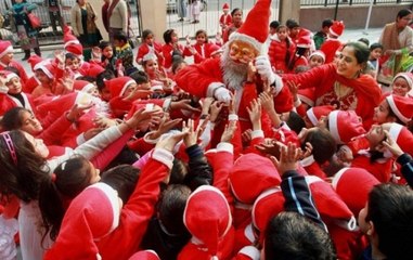 Watch | Television actress Teena Dutta celebrates Christmas with children