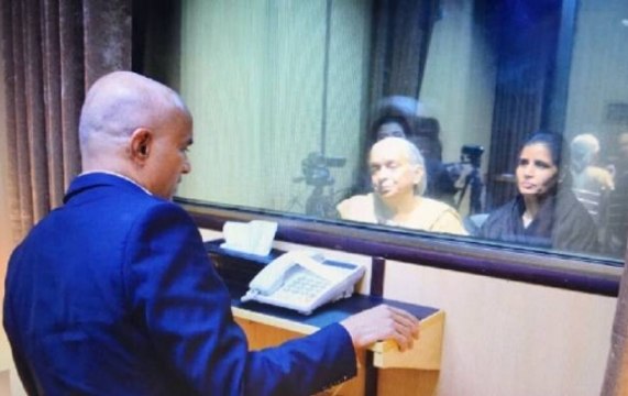 Mudda Aaj Ka: Kulbhushan Jadhav meet wife & mother, but across glass wall