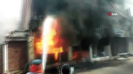 - Hindistan'da boya dükkanında yangın: 4'ü çocuk, 7 kişi öldü