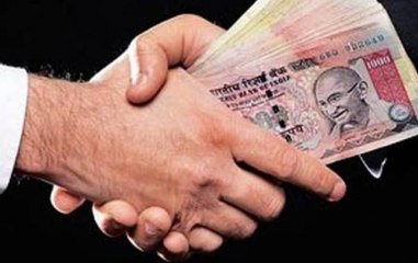 Sub-inspector caught taking bribe in Moradabad