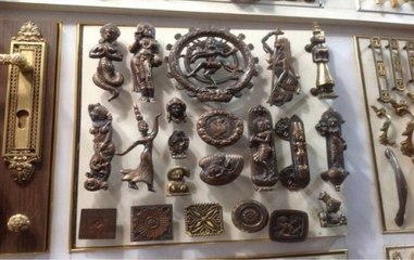New Delhi: Famous metal statue shops in Chawri Bazaar