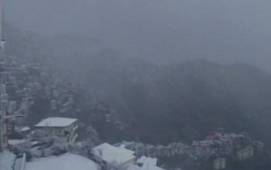 Speed News:Jammu & Kashmir's Shopian receives fresh snowfall