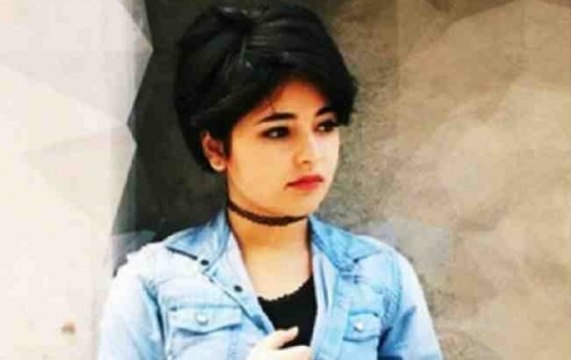 Dangal actress Zaira Wasim allegedly molested on Air Vistara flight, breaks down on Instagram