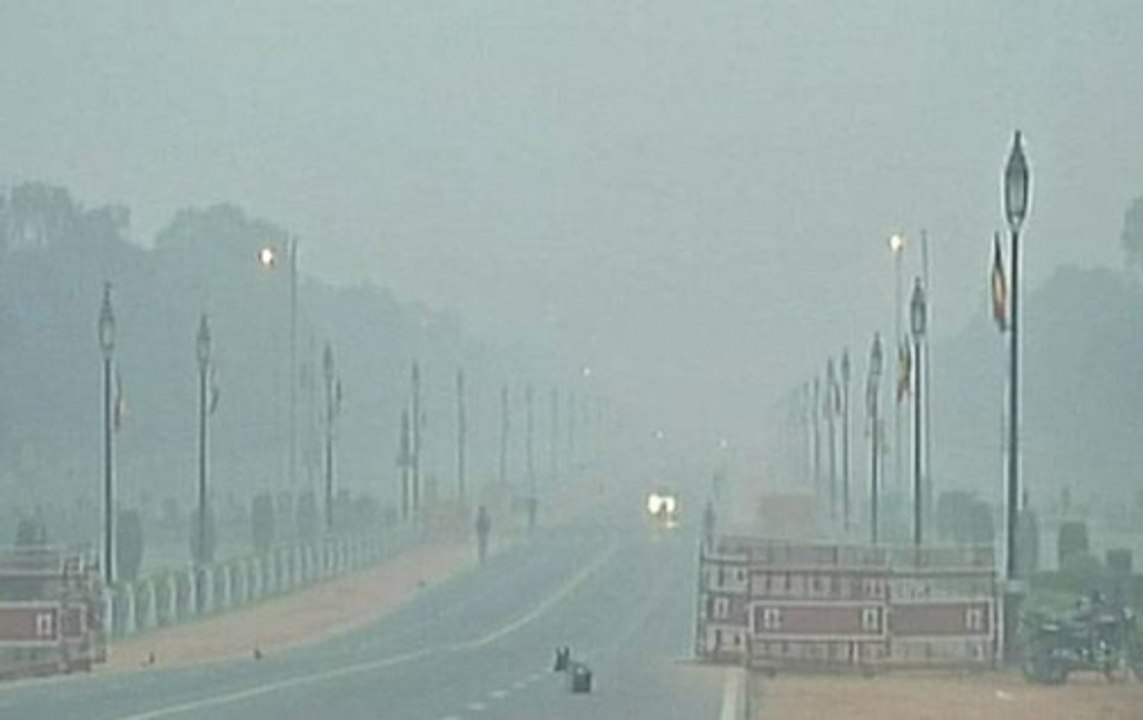 Smog blankets Delhi-NCR, air quality deteriorates, visibility goes down