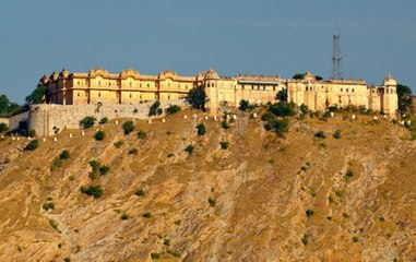 Zero Hour:  Body found hanging at Jaipur's Nahargarh Fort, written note nearby implies anger over period drama