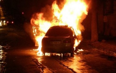 Speed News | Ghaziabad: Car catches fire in Vijay Nagar area today