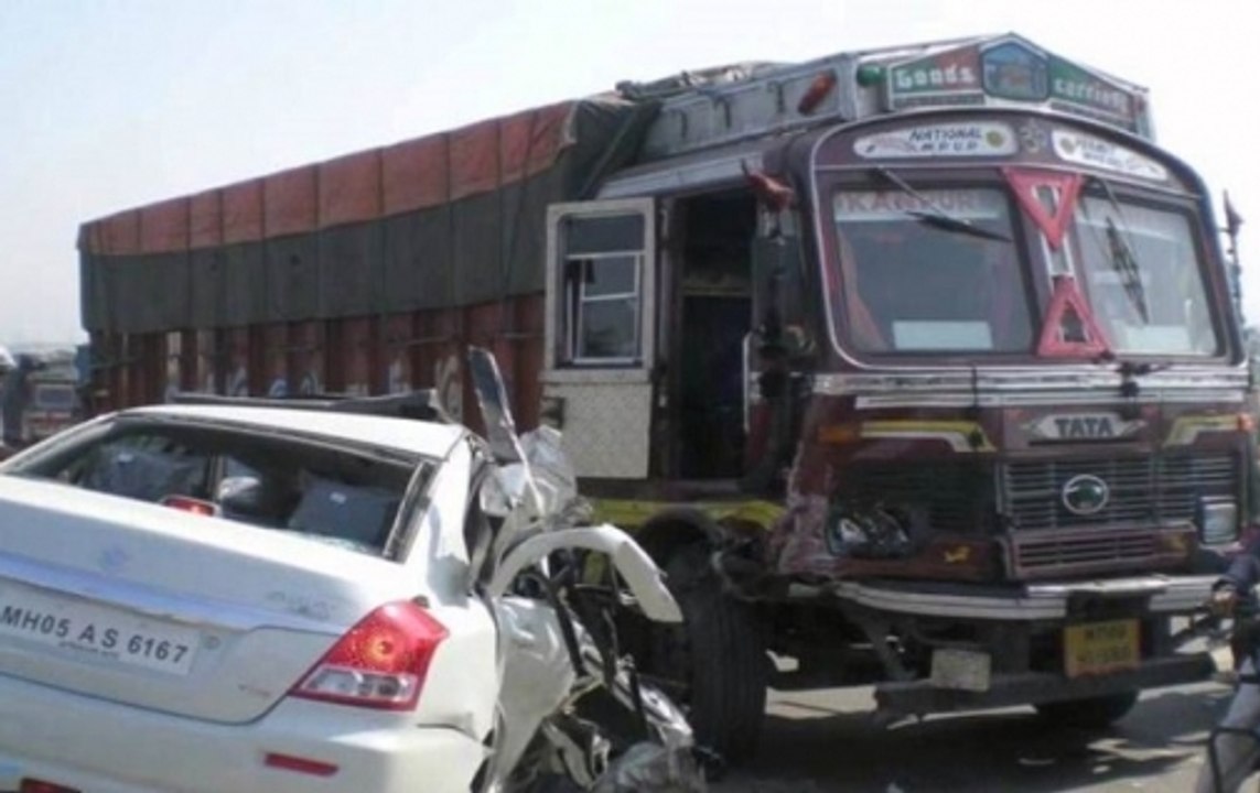 Maharashtra: 7 killed, 13 injured in car-truck collision on Latur-Nanded highway
