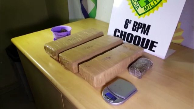 Choque detém dupla e apreende tabletes de maconha em Cascavel