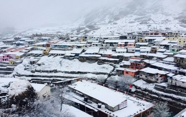 Jammu and Kashmir: Pir Panjal Range witnesses massive snowfall, Mughal Road closed