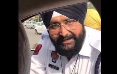 Caught on Camera: Punjab minister Badal catches policemen taking bribe in Ludhiana