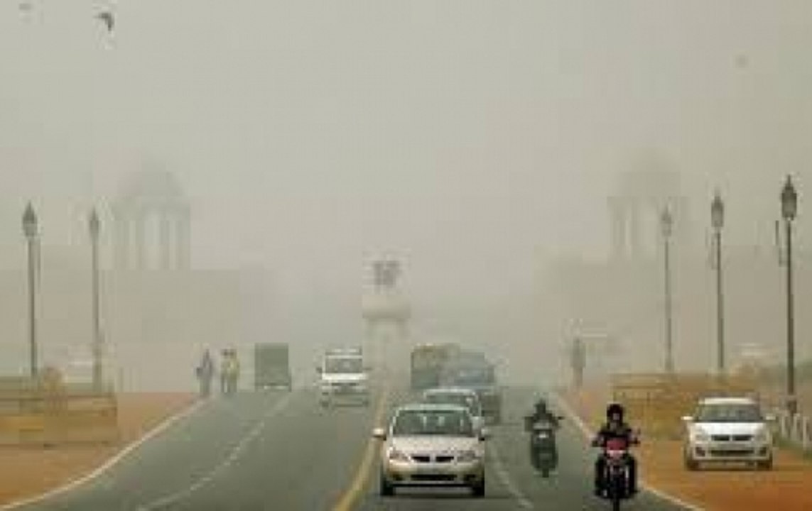Winter Returns: Heavy fog blankets Delhi/NCR, visibility low
