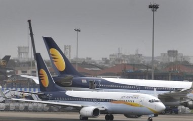 下载视频: Jet Airways flight diverted to Ahmedabad, after hijack alert