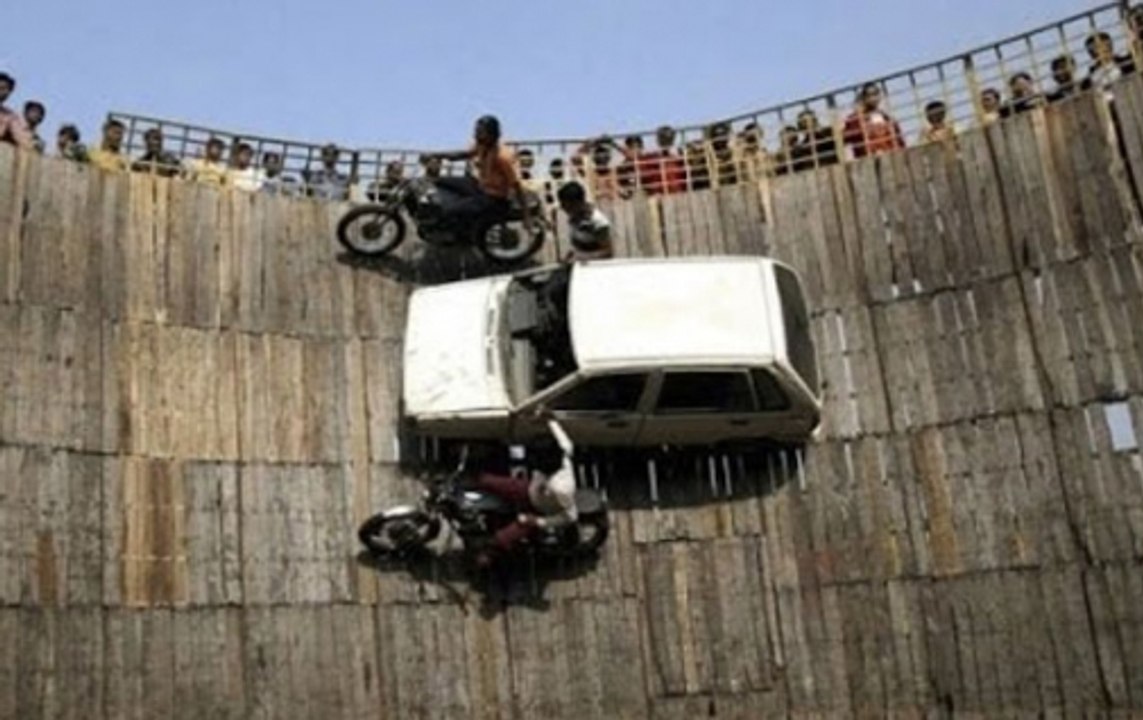 Maut Ka Kuan: Gir hit by car during live show