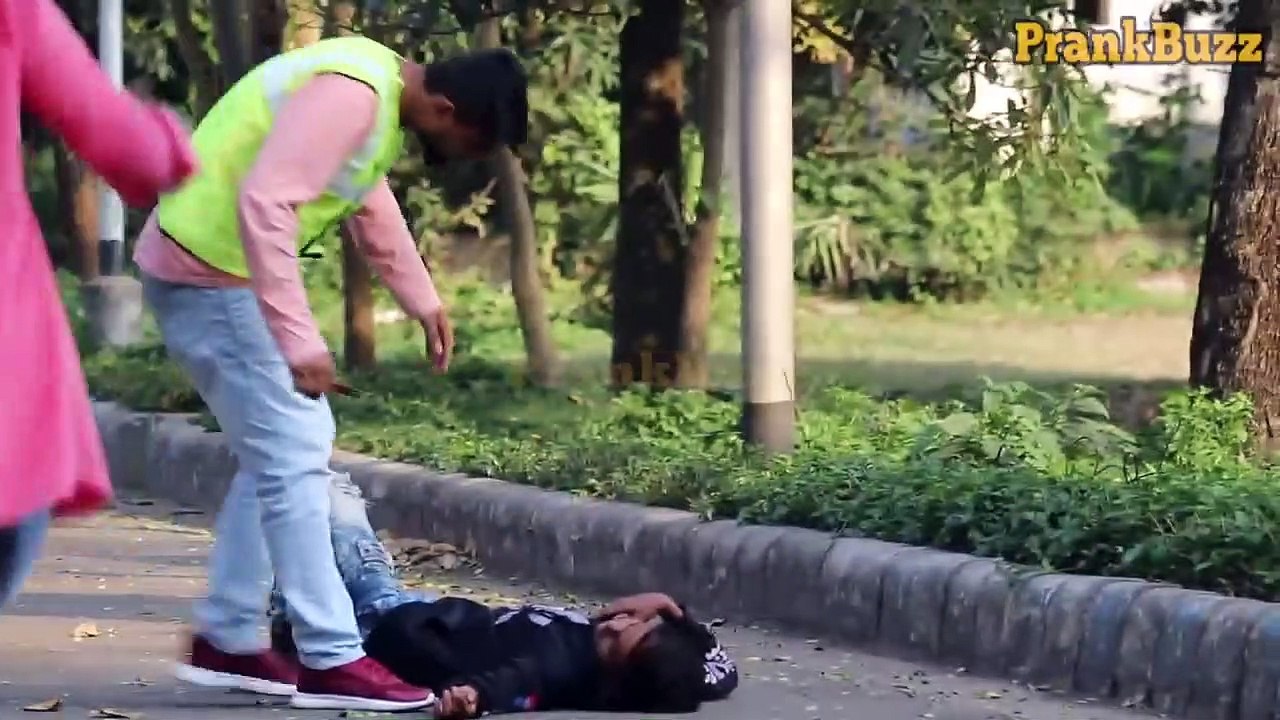 Electric Shock Prank on Cute GirlsPrankBuzz